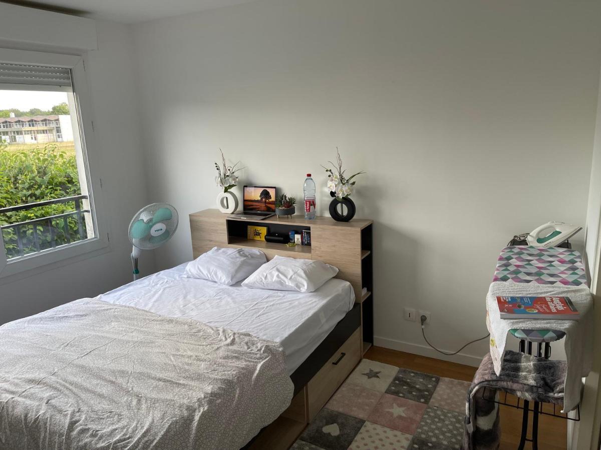 Lovely Bedroom Loft With Free Parking On Premise Буассі-Сен-Леже Екстер'єр фото